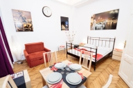 Budakeszi Vacation Apartment Rentals, #121dBudapest: Dormitorio Estudio, 1 Bano, huÃ¨spedes 3